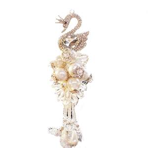 Crystal car pendant diamond inlaid swan car pendant car cute cartoon traffic interior ornaments decorative supplies female