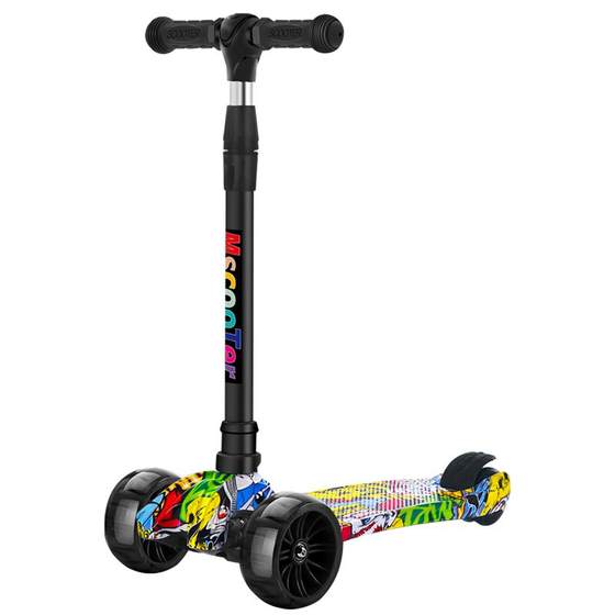 Skateboarding children from 1 to 3 to 6 to 12 years old, pedal new boys and girls are slipping and slipping