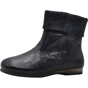 Comfortable and versatile flat boots for top layer cowhide