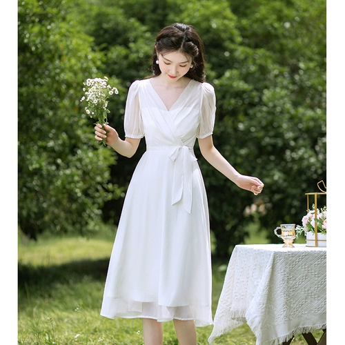 Белая мини-юбка, свадебное платье, французский стиль