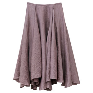 
Yisan Liangpin is a small person with a gentle temperament and a sense of design. Irregular large skirt and long skirt for women.