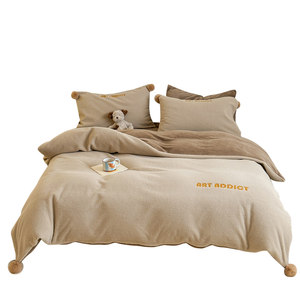
Love the four-piece fall and winter warm velvet quilt cover double-sided flannel set dopamine embroidery three-piece set