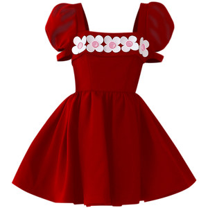 
A unique red dress with summer three-dimensional flowers and gentle style design high waist puff sleeve skirt