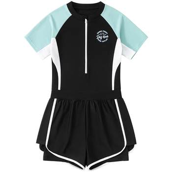 Junior high school girls' conservative one-piece swimsuit
