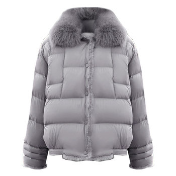 
Mom's short winter down jacket is loose and thick