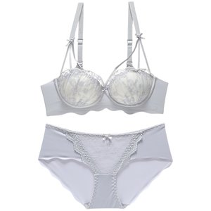 Six rabbits sexy lace underwear women's small breasts gathered together to show their pure and pure style high-end black suit bra