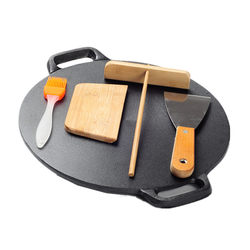 Cast iron pan stall pancake fruit