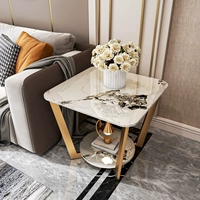 Легкий роскошный диван, несколько минималистских и современных квадратных столовых столов с минималистским шкафом для гостиной.