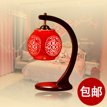 Цзиндэчжэнь керамические китайские лампы ретро - настольные лампы современная простая спальня кровать свадебное творчество мода индивидуальность красный