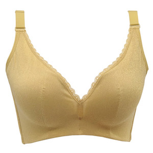 Adjusting underwear, a pair of breasts, small breasts showing large underwear, gathered anti -drooping chest, chest orthopedic expansion, chest expansion female