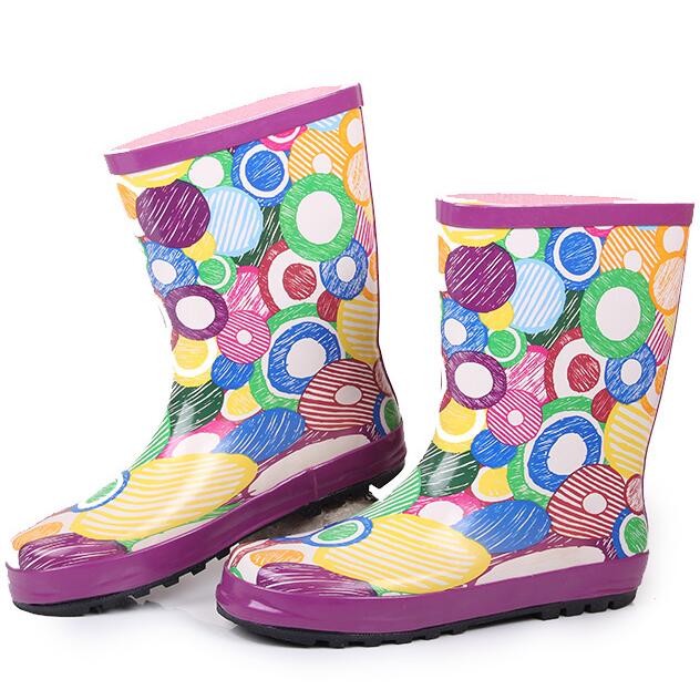 2021 Autumn new invisible increase in 6 cm rain shoe, graffiti printed wild rubber women's boots 5590k