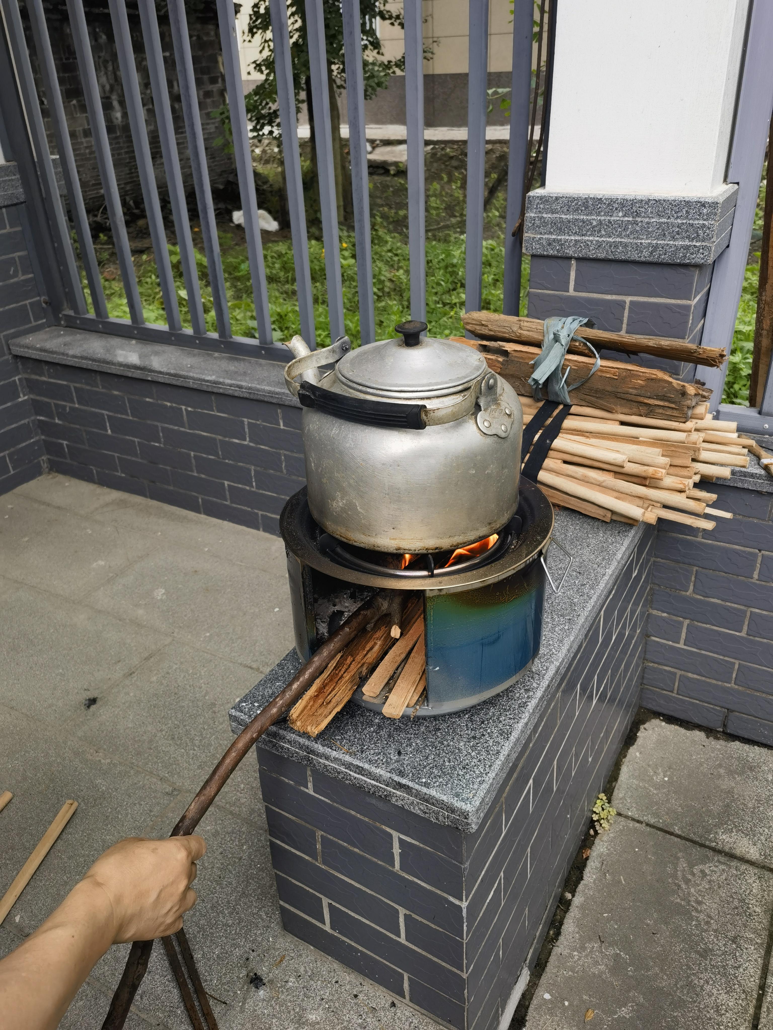 新款煤气罐改装的炉子节能耐用方盘加厚柴火取暖炉柴火灶-阿里巴巴