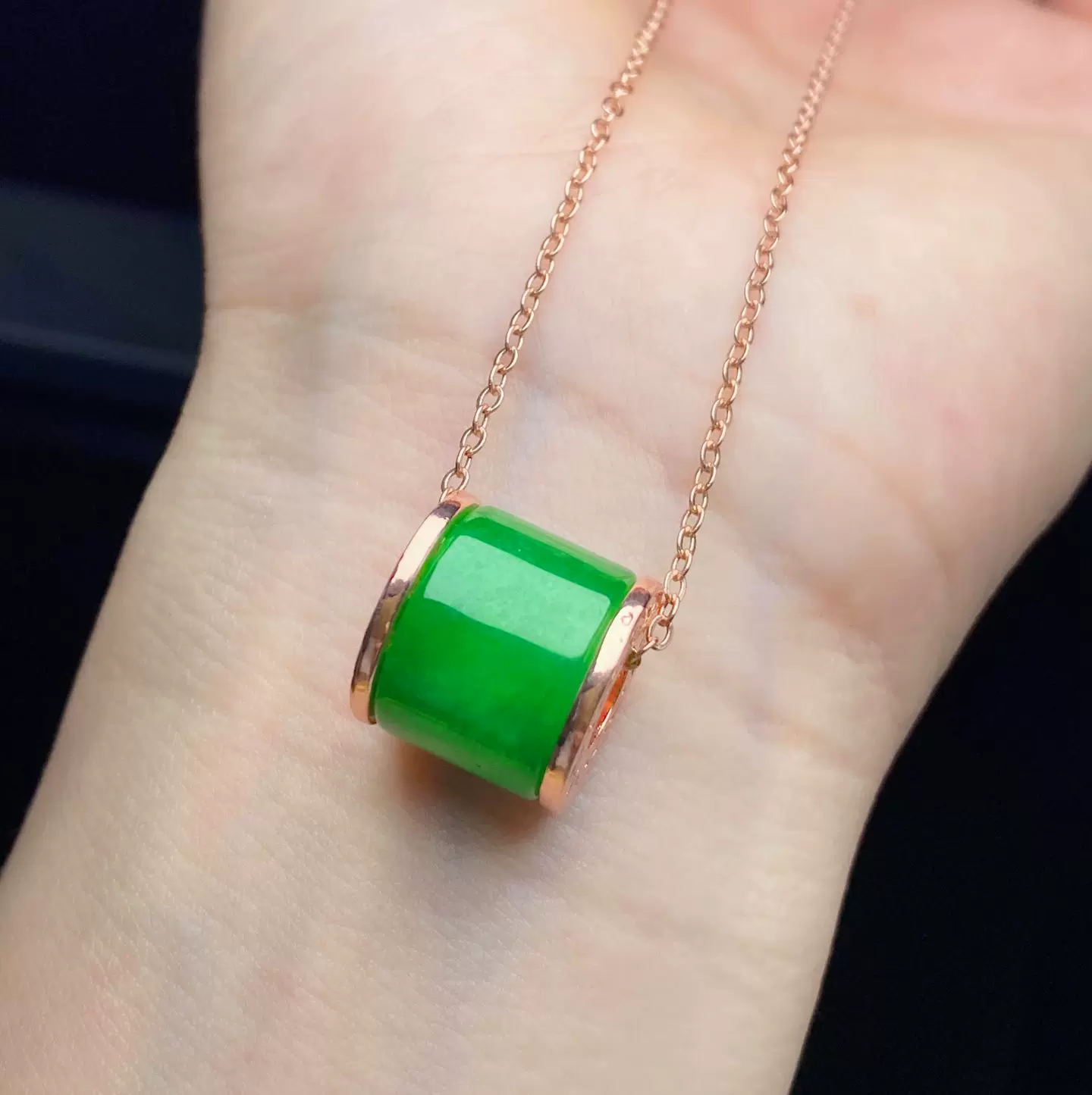 18K金镶嵌阳绿翡翠路路通吊坠原创设计A货转运玉坠纯银镶嵌配炼饰品