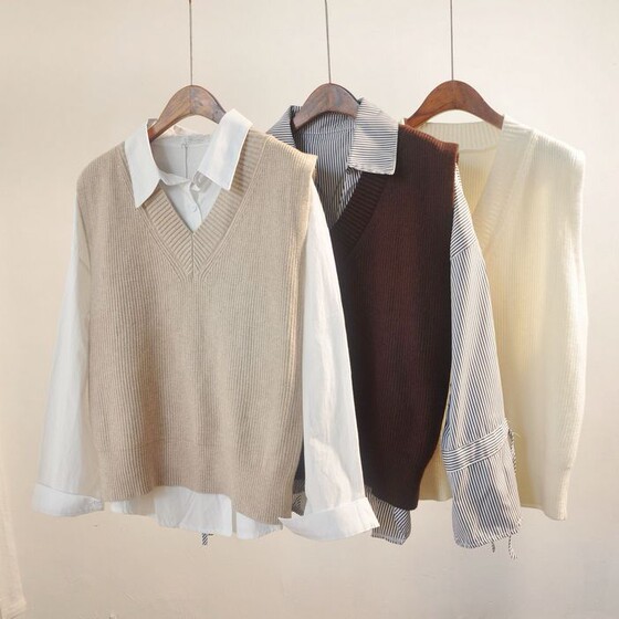 Sleeveless loose sweater vest women's college style short Korean kravs v -neck knit vest 2021 autumn clothing