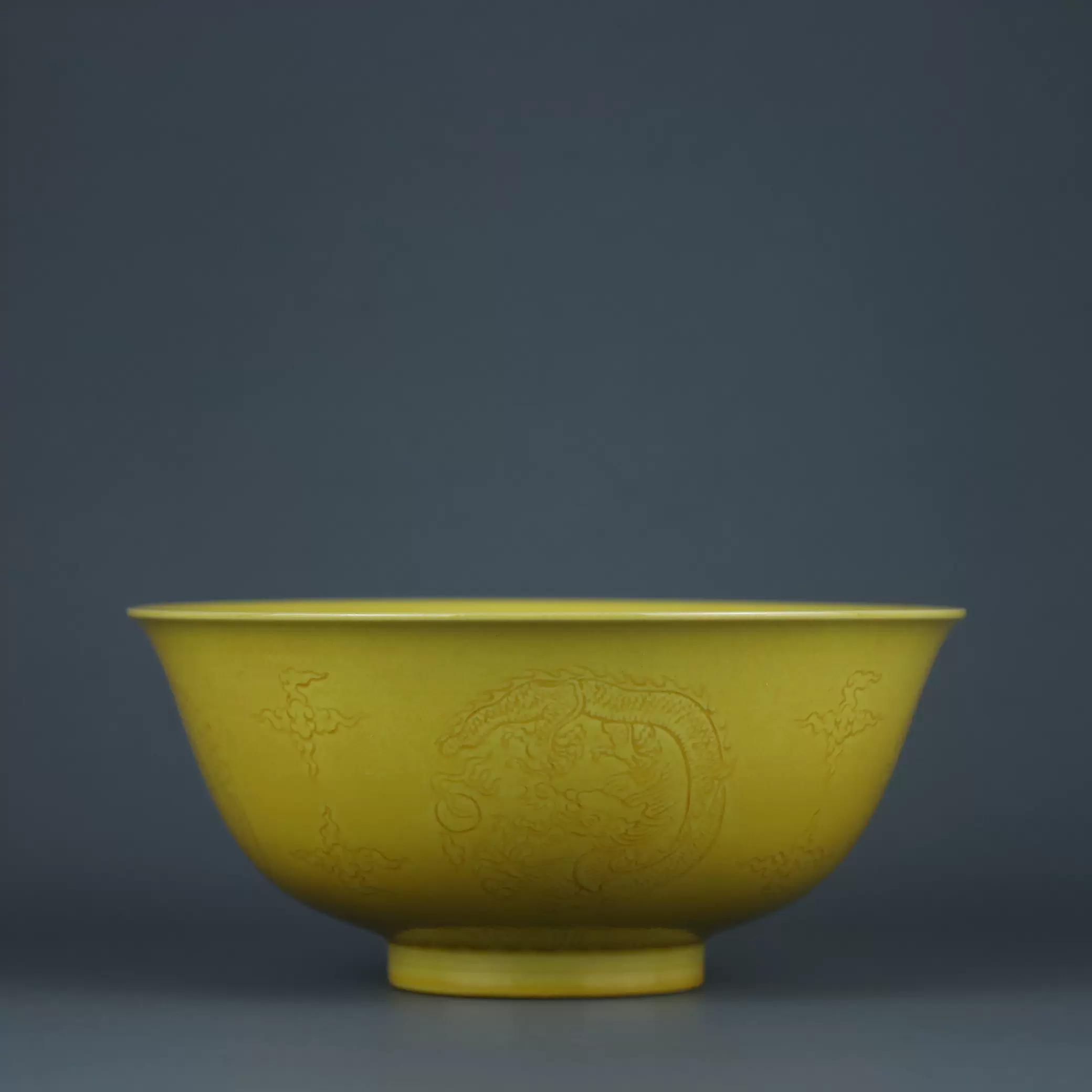 清乾隆黄釉雕刻团龙纹碗高度7cm，口径15.5cm，底径5.8cm-Taobao