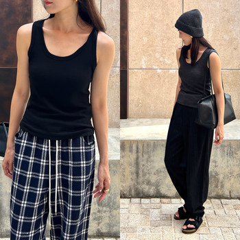 (2 colors) Plain Sight is a must-have all-wool stretch knitted vest for basics