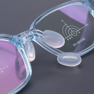 
Children's glasses nose pads are suitable for Lee's White glasses nose pads bracket, the bottom of which is inserted into the plug-in silicone nose pads