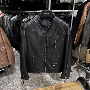 Venom leather jacket, black Amekhaki retro motorcycle, made of old cowhide, standing collar jacket, short men's down leather jacket