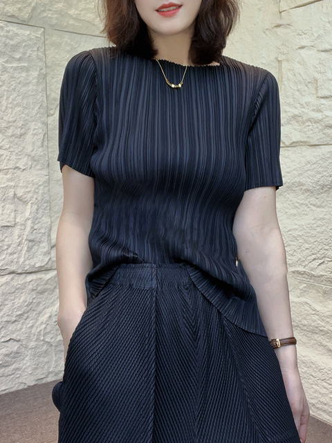 Foreign trade brand clearance Miyake press-pleated short-sleeved women's thin elastic round neck versatile slim fit pleated T-shirt