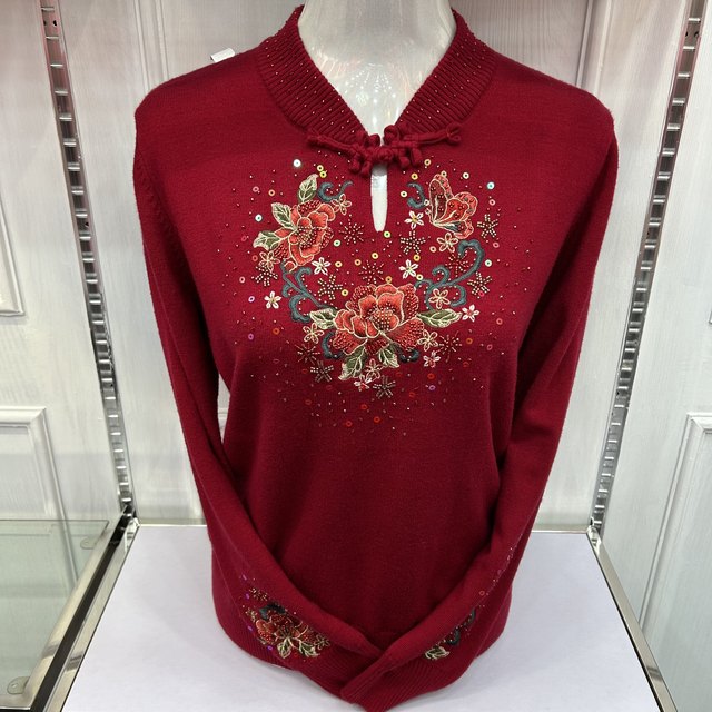 Red cheongsam collar embroidered knitted bottoming shirt mother's wear long-sleeved winter sweater middle-aged and elderly style thickened top