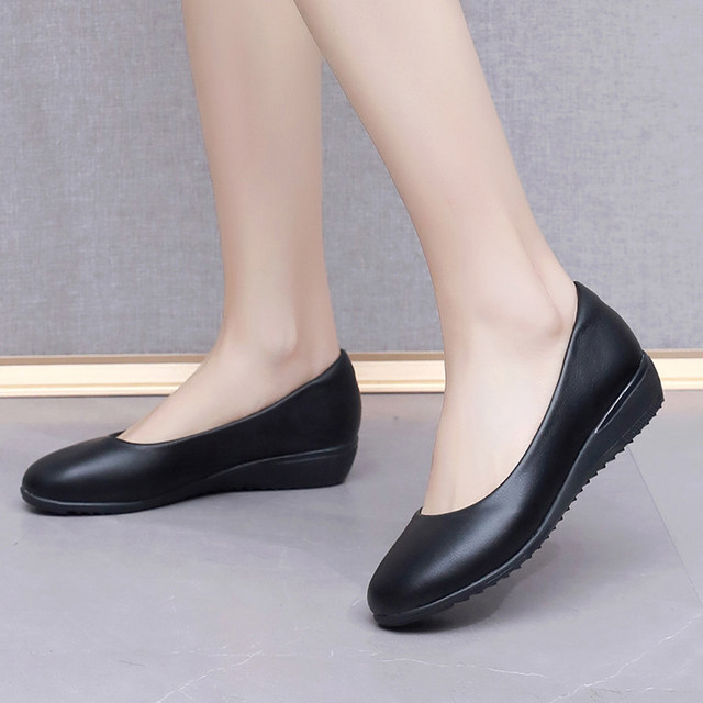 Hotel Shoes Women's Black Office Shoes Women's Leather Shoes Anti -Soft Bottom comfortable versic flat shoes Professional women's shoes
