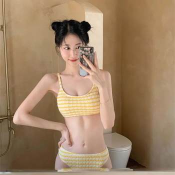 Women's 2025 new sweet and cute triangular bikini small breasts sexy student girl vacation hot spring
