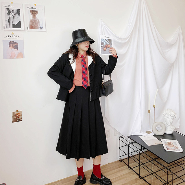 vogana Cannes large size original autumn new fashionable pocket contrast collar retro short casual suit