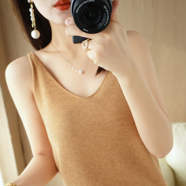 2025 new wool camisole women's autumn inner suit white knitted sexy v-neck short bottoming shirt