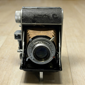 
Japan's Minolta folding leather chamber organ camera 120 film film retro collection GZ