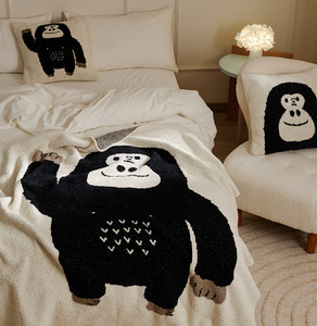 
Gorilla soft and glutinous half-edged velvet blanket pillow A type blanket knitted casual cover blanket office nap sofa blanket