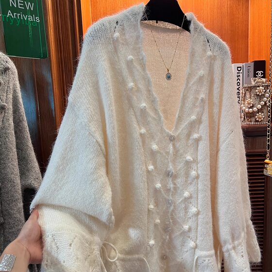 
Gentle and elegant V-neck knitted cardigan jacket with exquisite crocheted hollow hem lace-up mid-length loose sweater for women