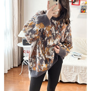 
No returns or exchanges on clearance! Loose ball-free inkjet pattern oil painting style large raglan sleeve warm sweater