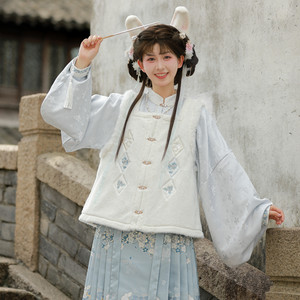 The original imitation rabbit hair vest layered with vest in the Sen Girl tribe, new imitation makeup flower pipa sleeve shirt for women