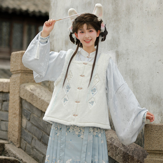 The original imitation rabbit hair vest layered with vest in the Sen Girl tribe, new imitation makeup flower pipa sleeve shirt for women