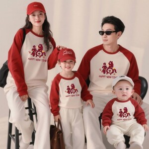 
Year of the Horse family portrait parent-child outfit sweatshirt family of three New Year's greetings outfit plus velvet New Year baby photoshoot mother-daughter outfit autumn and winter