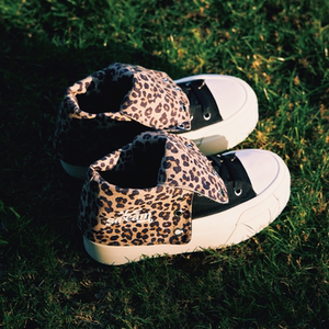 
LeStream leopard print thick-soled high-top sneakers for women 2026 early spring new lace-up casual flat-soled two-wear canvas shoes