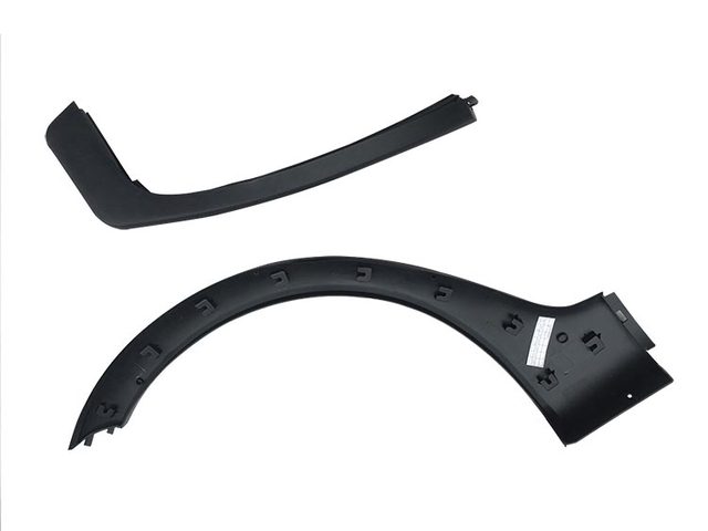 Adapted to Dongfeng Peugeot 307 hatchback Cross version of the wheel eyebrow modification and installed with a new tape installation screw

