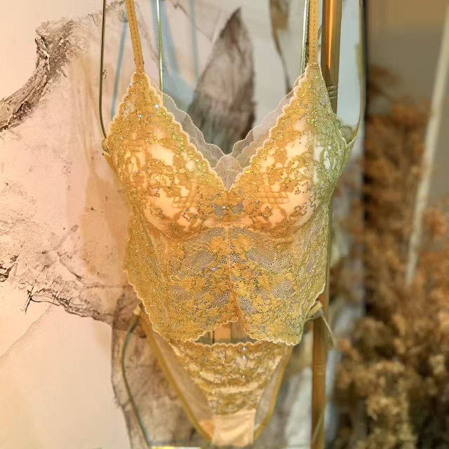 
Jing Baoer Huajian French lace beautiful back underwear women's sexy camisole with breast pads