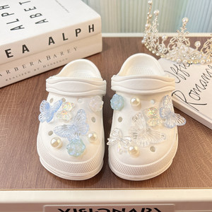 
2026 New Internet Celebrity Croc Shoes Accessories High-End Summer Outerwear White Puff Detachable Girls Sandals and Slippers