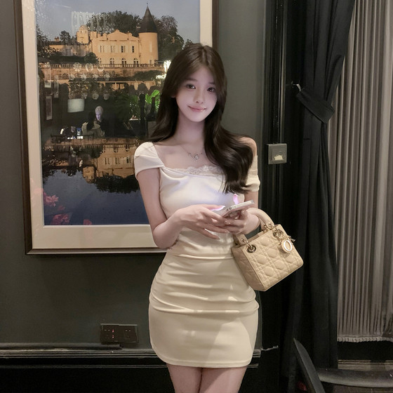 
Ruoyu Customized, Cold Muse, Pure and Desire High-waisted lace spliced ​​pleated slim hip-wrapped dress