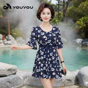 
Mom swimsuits for women who cover their belly and look slimming and conservative in conjunction with middle-aged and elderly people taking hot springs for 2025 new large-size swimsuits