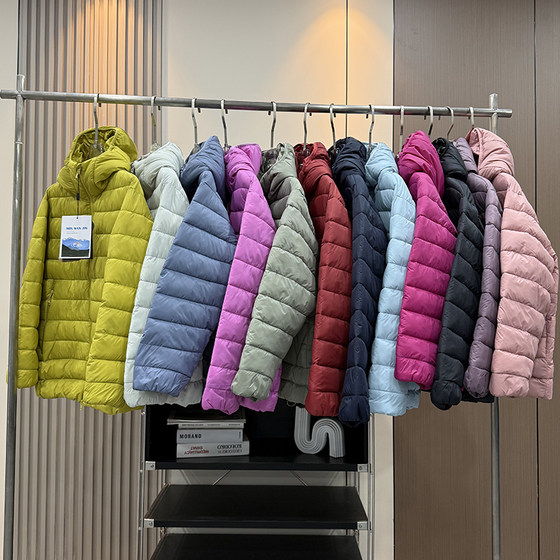 
Order from a major factory! Winter lightweight, versatile, warm, water-repellent, hooded rib-padded jacket for men and women.