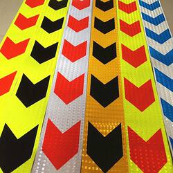 Arrow Reflective Stickers Guide Markers Truck Bumper Anti-Collision Car Reflective Strips Ground Stickers Warning Signs Stickers Zhejiang
