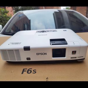Second-hand Japanese brand Epson EB-C1925W HD Widescreen 4000 Lumen High Brightness Projector Home Office Smart Voice Wifi Mobile Screen Projector During the Daytime Direct Investment Business Projector