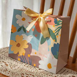 Creative Flower and Bird Printed Paper Bag, Birthday Gift Packaging Bag with Ribbon Handbag, Souvenir Wedding Candy Paper Bag