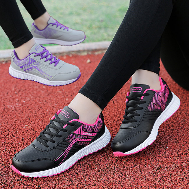 Autumn and winter middle -aged and elderly footwear middle -aged mothers sports shoes female leather face soft bottom, anti -slip leisure travel shoes