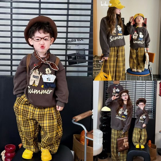 
High-end parent-child clothing for a family of three, three-dimensional Mickey sweatshirts for mother and daughter, fashionable baby crawling clothes for boys and girls, popular on the street