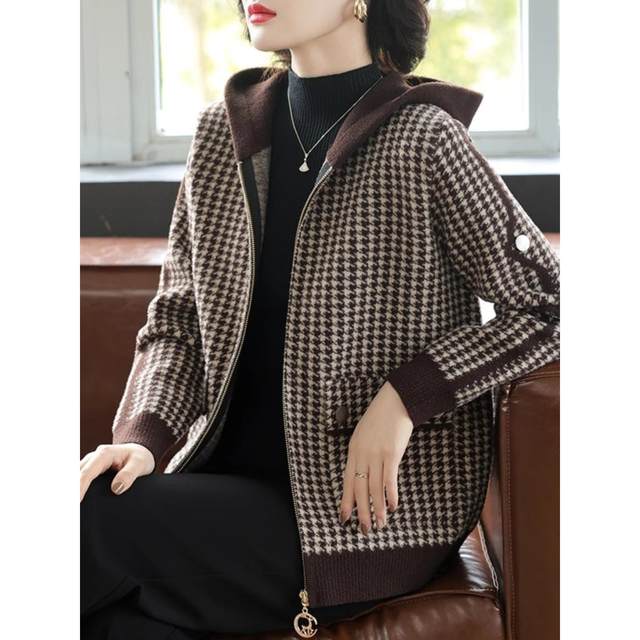 
Middle-aged mother brand spring houndstooth woolen coat with western style 2025 new style for middle-aged and elderly women with velvet for spring, autumn and winter