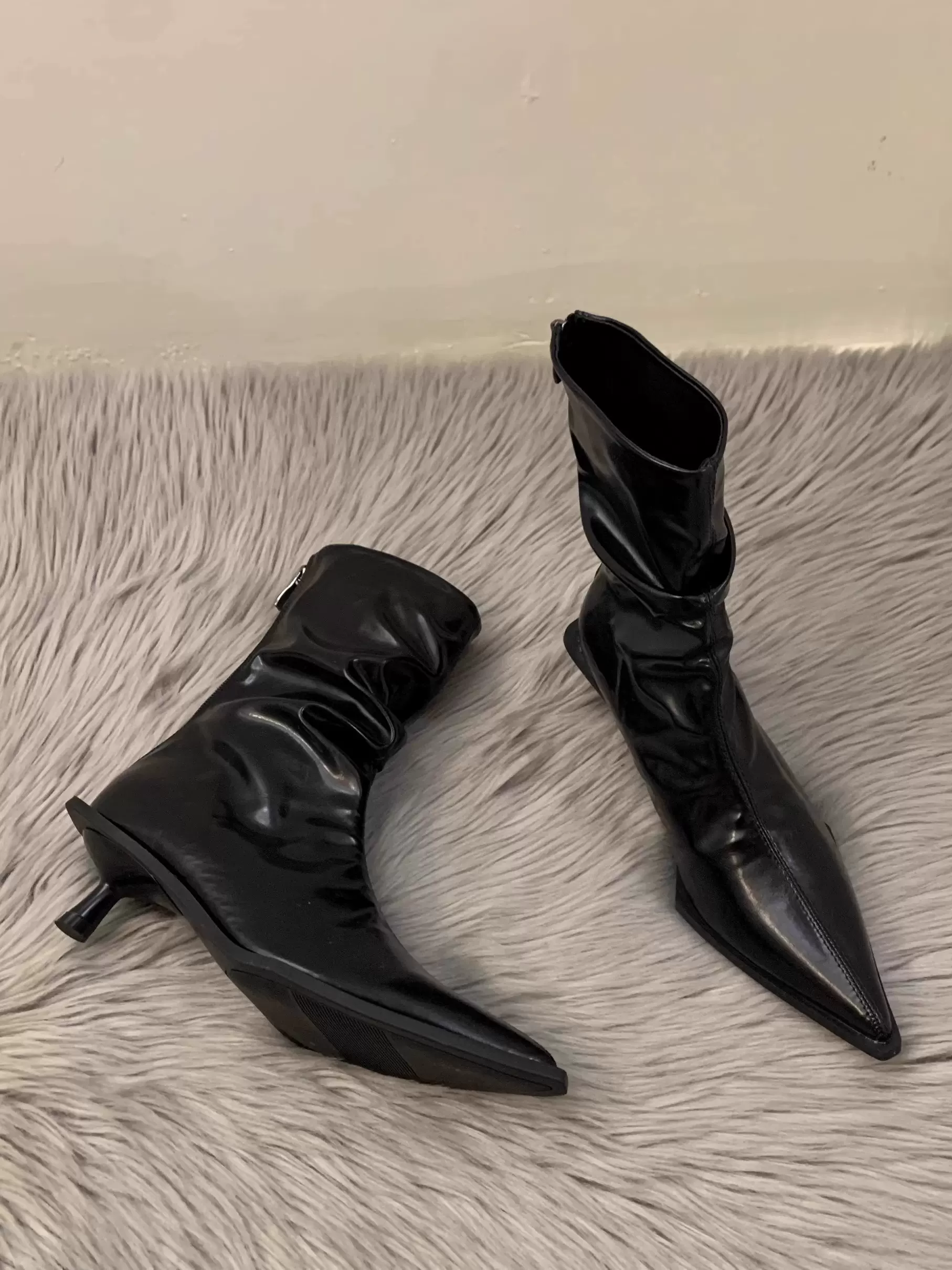 半岛铁盒~itsk马丁靴女法式小众高跟尖头瘦瘦短靴