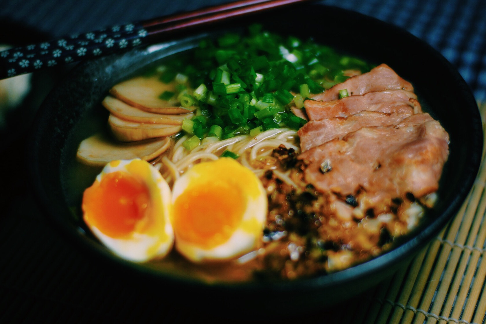 足不出户做出日式骨汤拉面